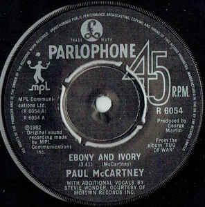 vinyl single 7 inch - Paul McCartney - Ebony And Ivory, Cd's en Dvd's, Vinyl Singles, Verzenden, Zo goed als nieuw