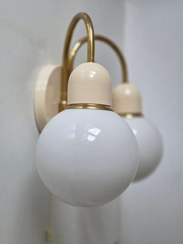 Dwuramienny kinkiet vintage – klasyka designu z lat 70. -