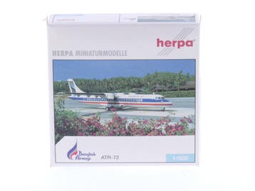 Schaal 1:500 Herpa 513388 ATR-72 Bangkok Airways Reg. HS-..., Ophalen of Verzenden, Zo goed als nieuw