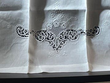 Pizzo tombolo Cantù e ricami fatti a mano - Handdoek (2) -