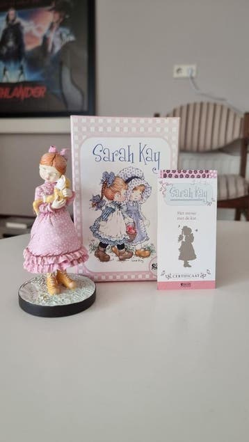 Sarah Kay beeldje Het meisje met de kat roze jurk, Antiek en Kunst