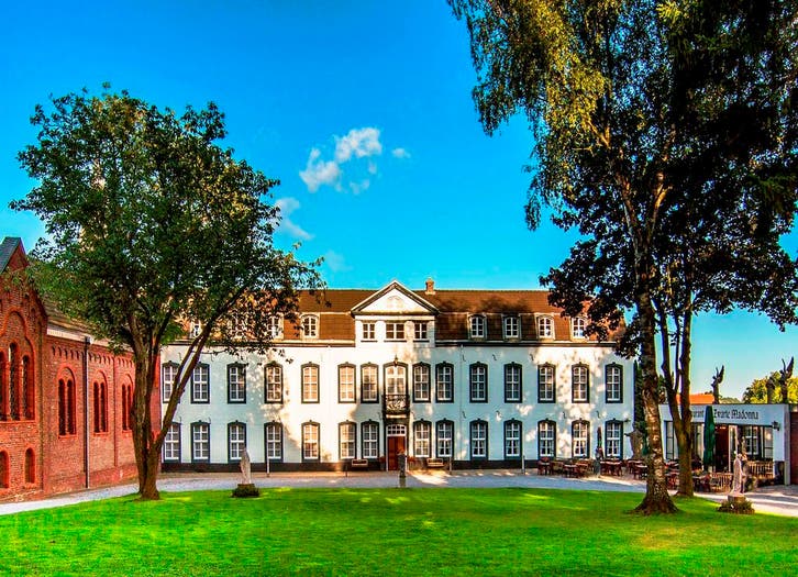 Landhuis met kapel en horecapaviljoen op 18.000 m2, Huizen en Kamers, Huizen te koop, 1500 m² of meer, Verkoop zonder makelaar