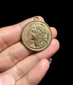 Curieuze Kunstmedaille Victoria in verguld brons –