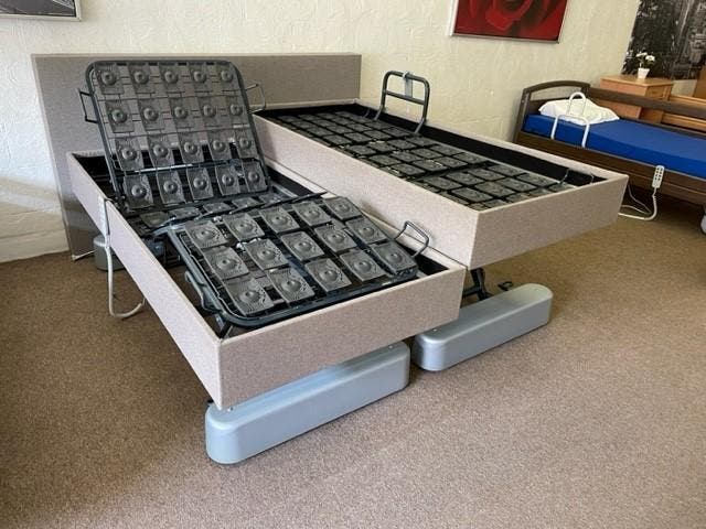 2 pers. Elektrisch Hoog Laag Bed Ziekenhuisbed Seniorenbed, Diversen, Verpleegmiddelen, Zo goed als nieuw