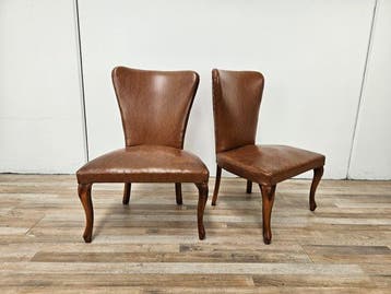 Stoel (2) - Paar lage fauteuils in klassieke stijl. - Hout,