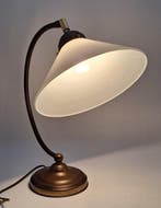 Lamp - Opaline glas - Vintage boogtafellamp met een