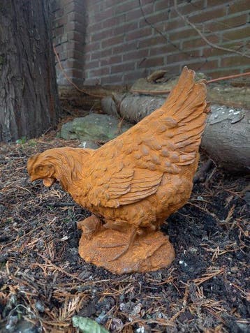 sculptuur, Scharrelende Kip - 23 cm - Gietijzer