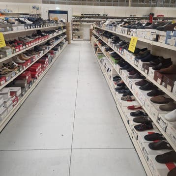 Merkschoenen met 50% korting! opening 29juli Maxx Assen, Kleding | Dames, Schoenen, Ophalen, Nieuw