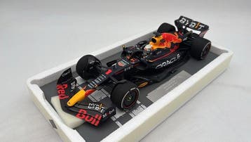 Minichamps 1:18 - Modelauto - Oracle Red Bull Racing RB18, Hobby en Vrije tijd, Modelauto's | 1:5 tot 1:12, Nieuw