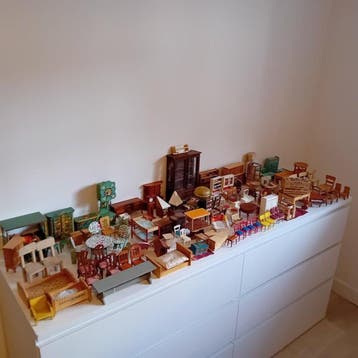 sans - Poppenhuis gros lot de meubles pour maison de poupée, Antiek en Kunst