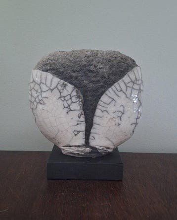 sculptuur, Ontluiking - 14 cm - RAKU Keramiek - Organische