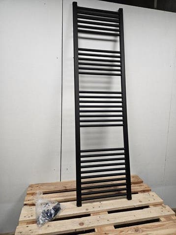 Radiator 50 x 180 cm mat zwart links / rechts aansluiting, Ophalen of Verzenden, Nieuw, Bad