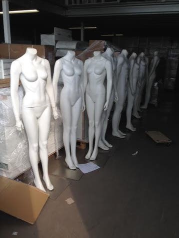 Witte dames en heren etalagepoppen van exclusief A-merk