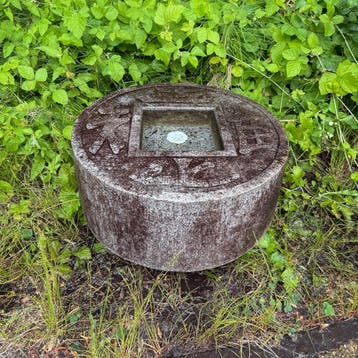 muntenvormige waterbak - Graniet - Japan - Shwa periode