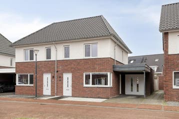 Huis te huur aan Meester Bakxstraat in Oirschot, Twee onder één kap, Noord-Brabant