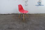 Kantinestoel rood kunststof houten frame Eames stijl tweedeh, Verzenden, Gebruikt