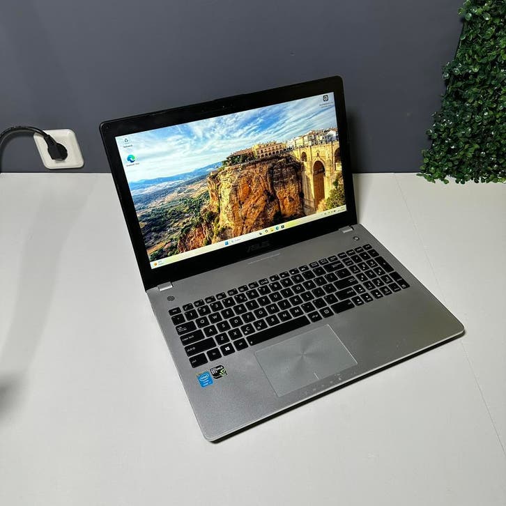 Krachtige ASUS Laptop - Geschikt voor gamen - Intel Core i7, Computers en Software, Windows Laptops, 2 tot 3 Ghz, SSD, 15 inch