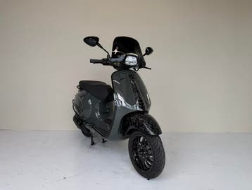 Vespa Sprint Snor 25 km, BWJ 10-2018, Ferrari Grey, Fietsen en Brommers, Scooters | Vespa, Gebruikt, Ophalen of Verzenden, Benzine