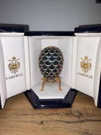 Fabergé ei - Fabergé-stijl - dennenappel-ei - Verguld,
