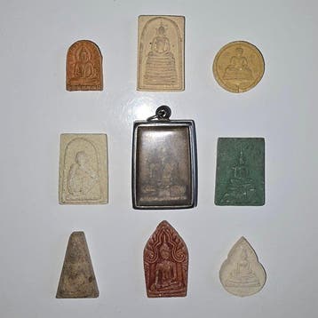 Thailand. 9 verschillende Thaise Boeddhistische Amuletten