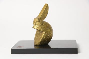 Rabbit – Gouden Zodiak-Sculptuur door Saegusa Sotaro -