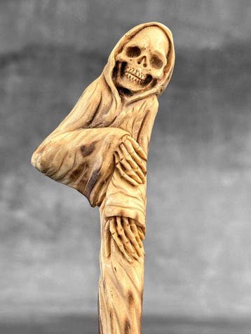Snijwerk, NO RESERVE PRICE - Grim Reaper Carving from a deer