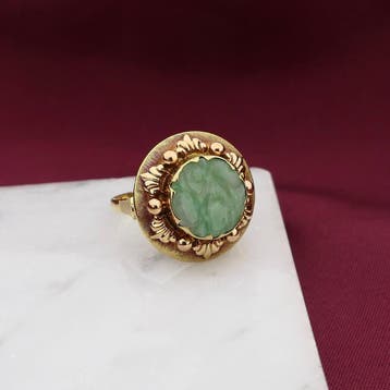 Gouden ring met gesneden jade; 14 karaat; ringmaat 19,5, Gebruikt, 19 tot 20, Ophalen of Verzenden, Met edelsteen