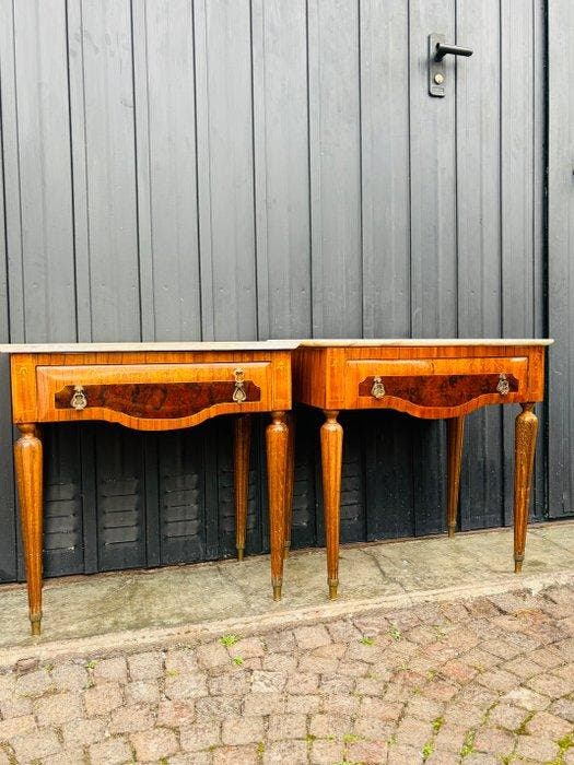 Nachtkastje (2) - Hout, Marmer - decoratieve nachtkastjes, Antiek en Kunst, Curiosa en Brocante