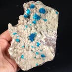 Bijna uitgestorven mineraal - Cavansiet op Stilbite -