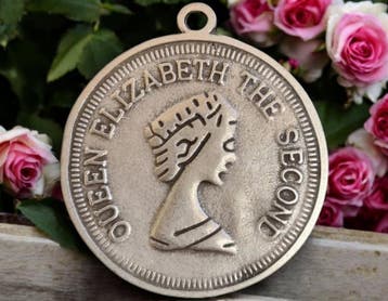 Grote metalen bedel van een vintage munt, antiek zilverkl..., Ophalen of Verzenden, Nieuw, Kraal