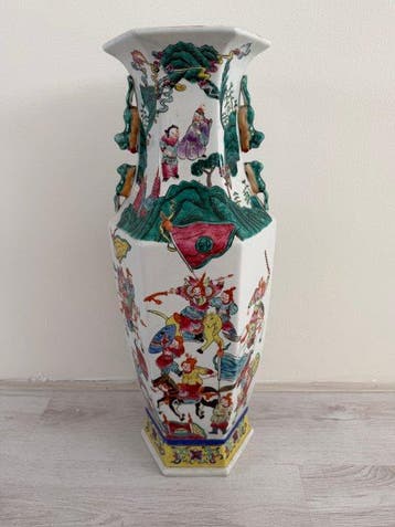 Chinese Famille Rose hexagonale decoratieve vaas met