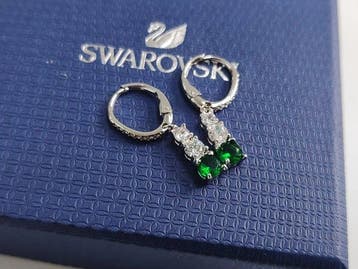 Swarovski - Beeldje - Swarovski green crystal drop earrings