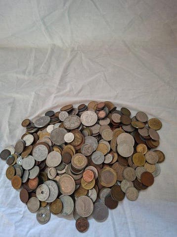 Wereld. 2 kg munten (Zonder minimumprijs), Postzegels en Munten