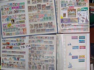 Wereld - Wereld uitzoek partij in 9 stockboeken Middle East, Gestempeld