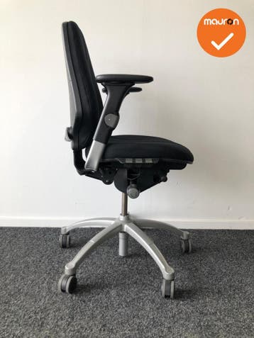 RH Logic 300 - Zilvergrijs voetkruis - nieuwe zwarte stoffer, Werkplek, Ophalen of Verzenden, Gebruikt, Stoel