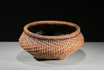 Ikebana vaas - Een geweven bamboe-ikebana mand - Japan