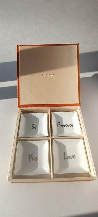 Bulgari - Asbak (4) - 491/2 - Porselein