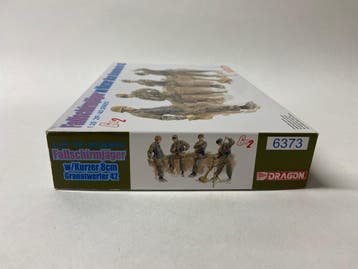 Fallschirmjäger w/ Kurzer 8cm Granatwerfer 42, Verzenden, Nieuw