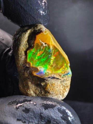 43cts Crystal Opal Specimen Ruw- 8.5 g