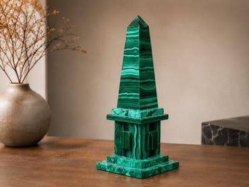 malachiet Obelisk - Hoogte: 16 cm - Breedte: 5.4 cm- 540 g -, Antiek en Kunst