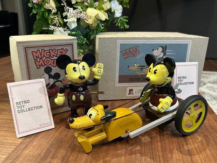 Disney - Beeldje - Mickey Mouse and Pluto wind-up cart - Tin, Verzamelen, Disney