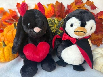 Steiff: hobbit het duiveltje/Nibble het vampier pinguintje -