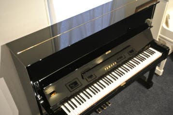 Yamaha U1A new old stock bij Veenstra Rheden, Muziek en Instrumenten, Piano's, Zo goed als nieuw, Zwart, Piano, Hoogglans