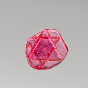 “Davidsster” Spinel • 0,025 ct • Wonder of Nature Collection