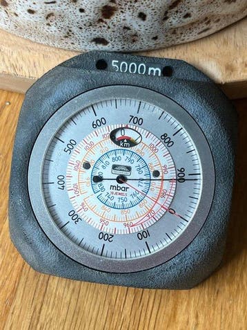 Thommen 5000 m 19 kamieni - Barometer - kunststofcomposiet -