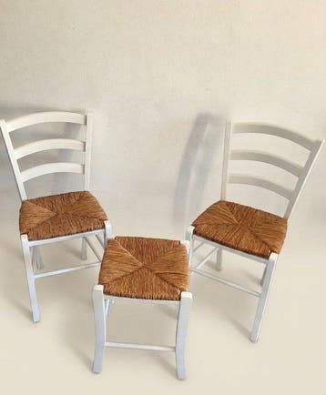 Zitgroep - Side Stoel - Hout - Twee stoelen en een kruk