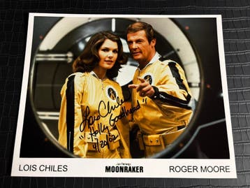 James Bond Moonraker - Gesigneerde foto Lois Chiles, Verzamelen, Ophalen of Verzenden, Nieuw, Film, Foto of Kaart