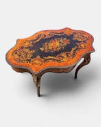 Middentafel - Inlegwerk van verschillende houtsoorten.
