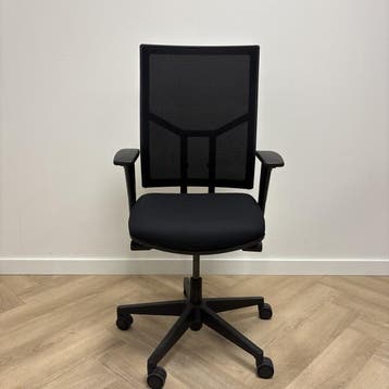 Opnieuw gestoffeerd ergonomische bureaustoel met gaasrug,, Ophalen of Verzenden, Ergonomisch, Gebruikt, Bureaustoel