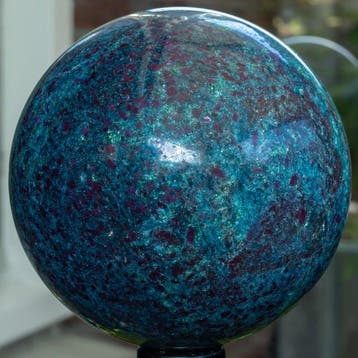 Ruby in Kyanite Qaulity sphere Kristal - Hoogte: 10.3 cm -, Verzamelen